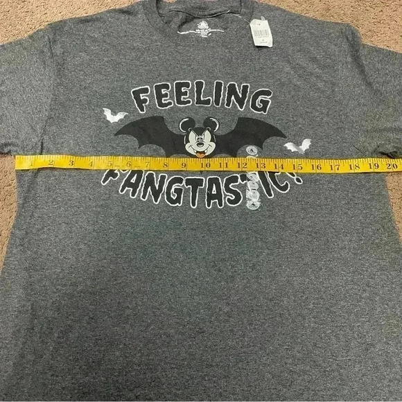 Mickey Mouse Feeling fangtastic Disney Halloween tshirt size medium NEW spooky - Picture 4 of 6